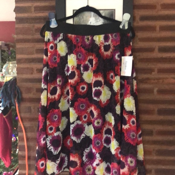 LuLaRoe Dresses & Skirts - Floral with black lularoe lola skirt. NWT